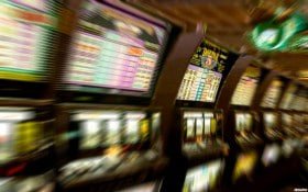 Platform pausbet menampilkan pasar taruhan langsung dengan peluang real-time dan opsi pembayaran e-wallet